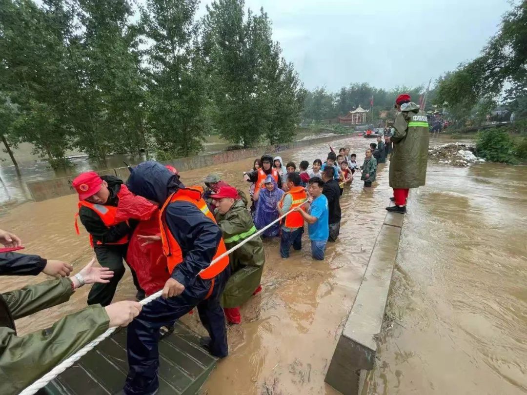 “孤島救援”：3000群眾被困，消防急營救
