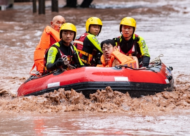 如何應(yīng)對強降雨及次生災(zāi)害？