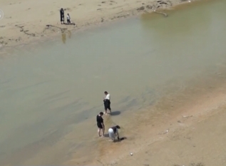 看似平靜的河流暗藏泥沙漩渦等危險 夏季玩水千萬要警惕→