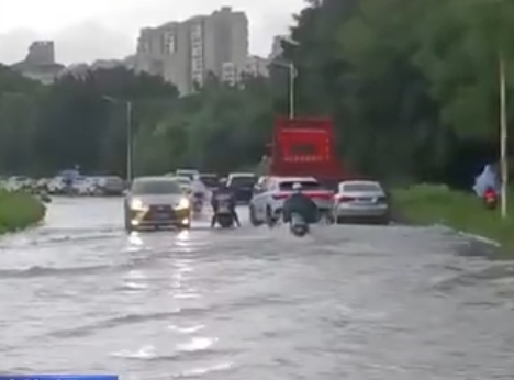 遭遇暴雨雷電天氣如何保證自身安全