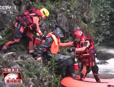 【晚間新聞】“不要怕 不用怕”  致敬！暴雨中的逆行者