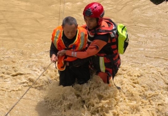 【中新網(wǎng)】湖北咸豐遭遇暴雨襲擊 緊急轉(zhuǎn)移近2萬人